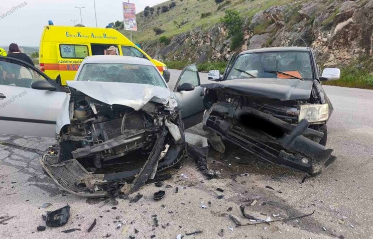 Σοβαρό τροχαίο με πέντε τραυματίες